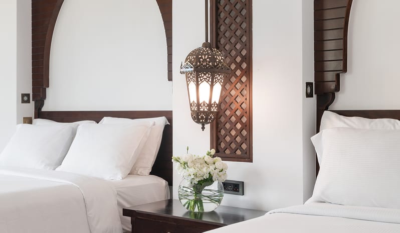 Family Room Pool View(7)